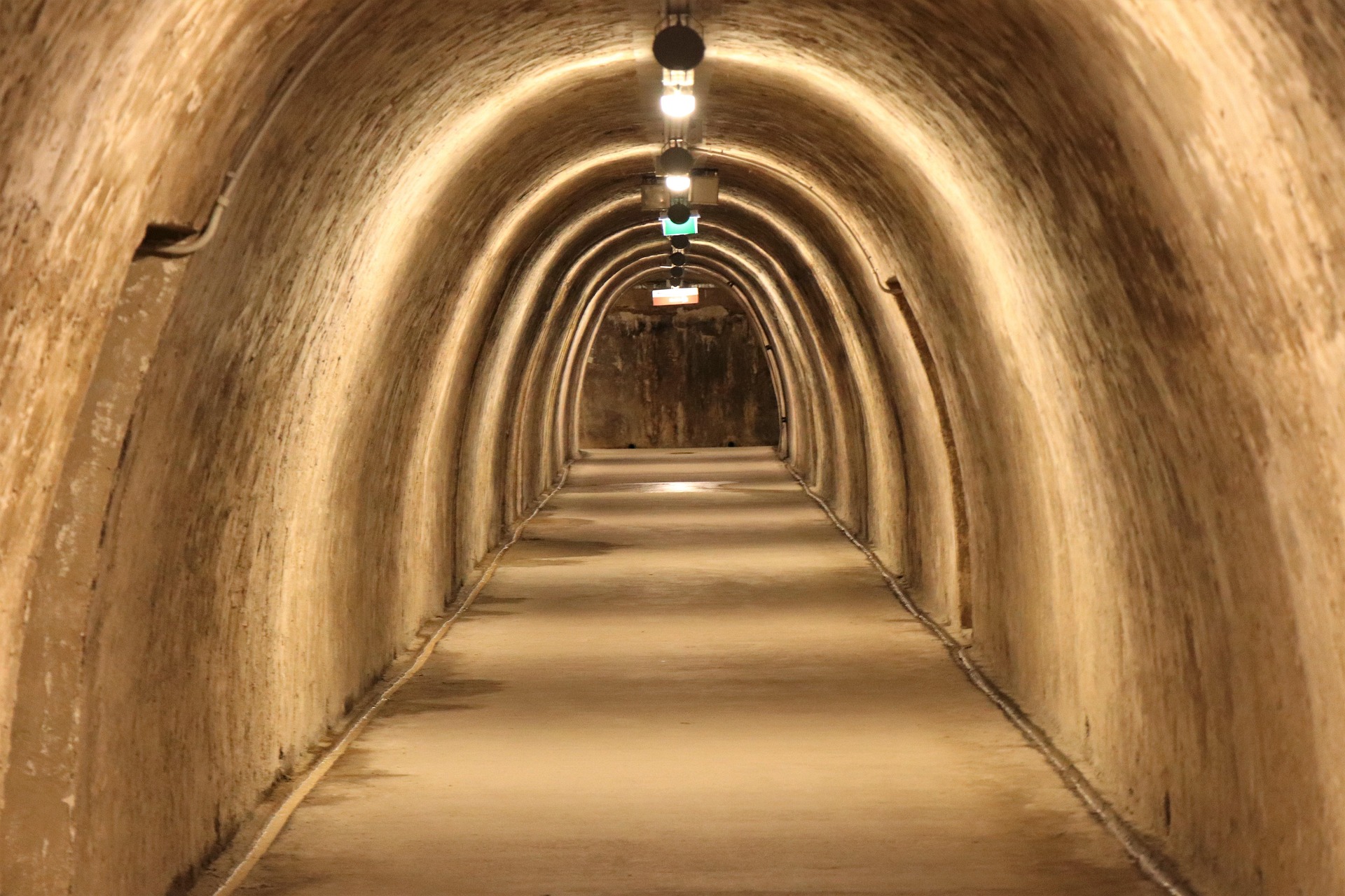goranh-underground-tunnel-6977700_1920