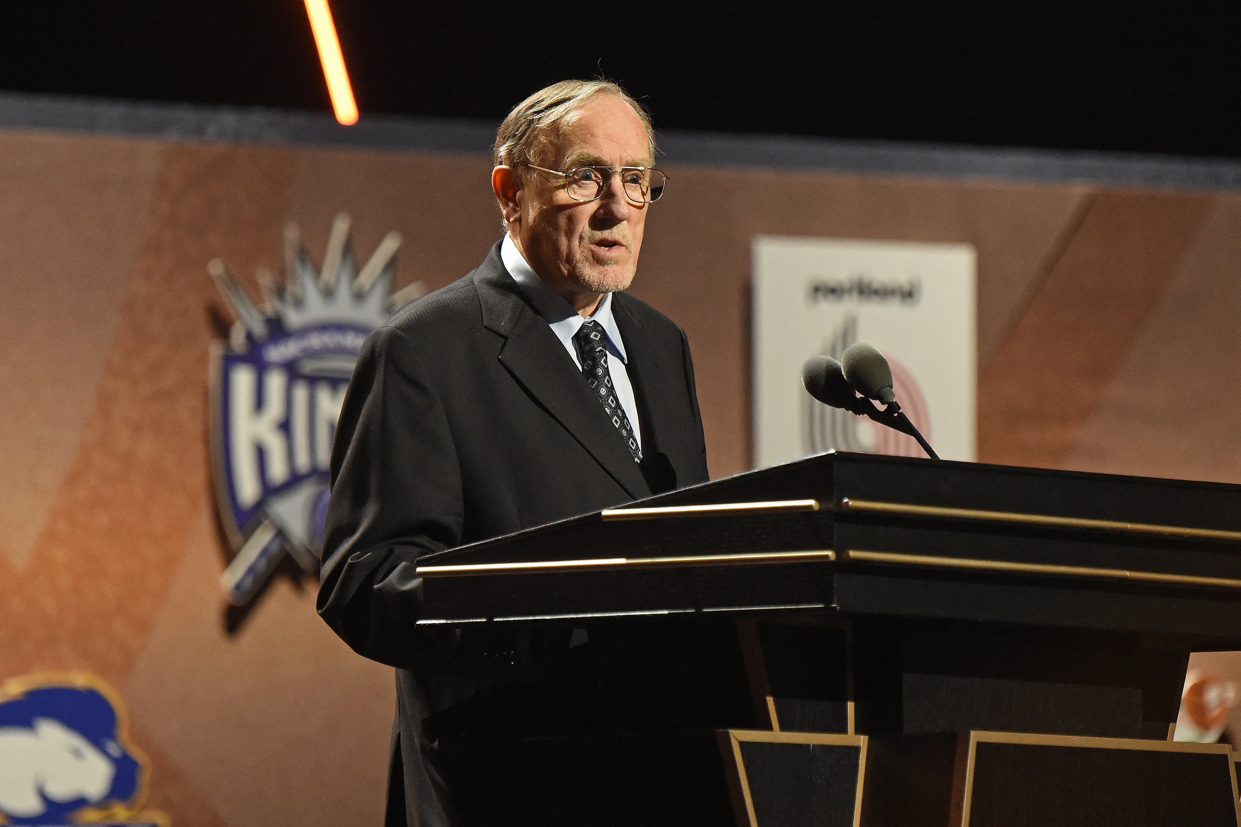 SPRINGFIELD, MA - SEPTEMBER 11: Rick Adelman. speaks to the crowd during the 2021 NBAE Brian Babineau/NBAE via Getty Images/AFP (Photo by Brian Babineau / NBAE / Getty Images / Getty Images via AFP)