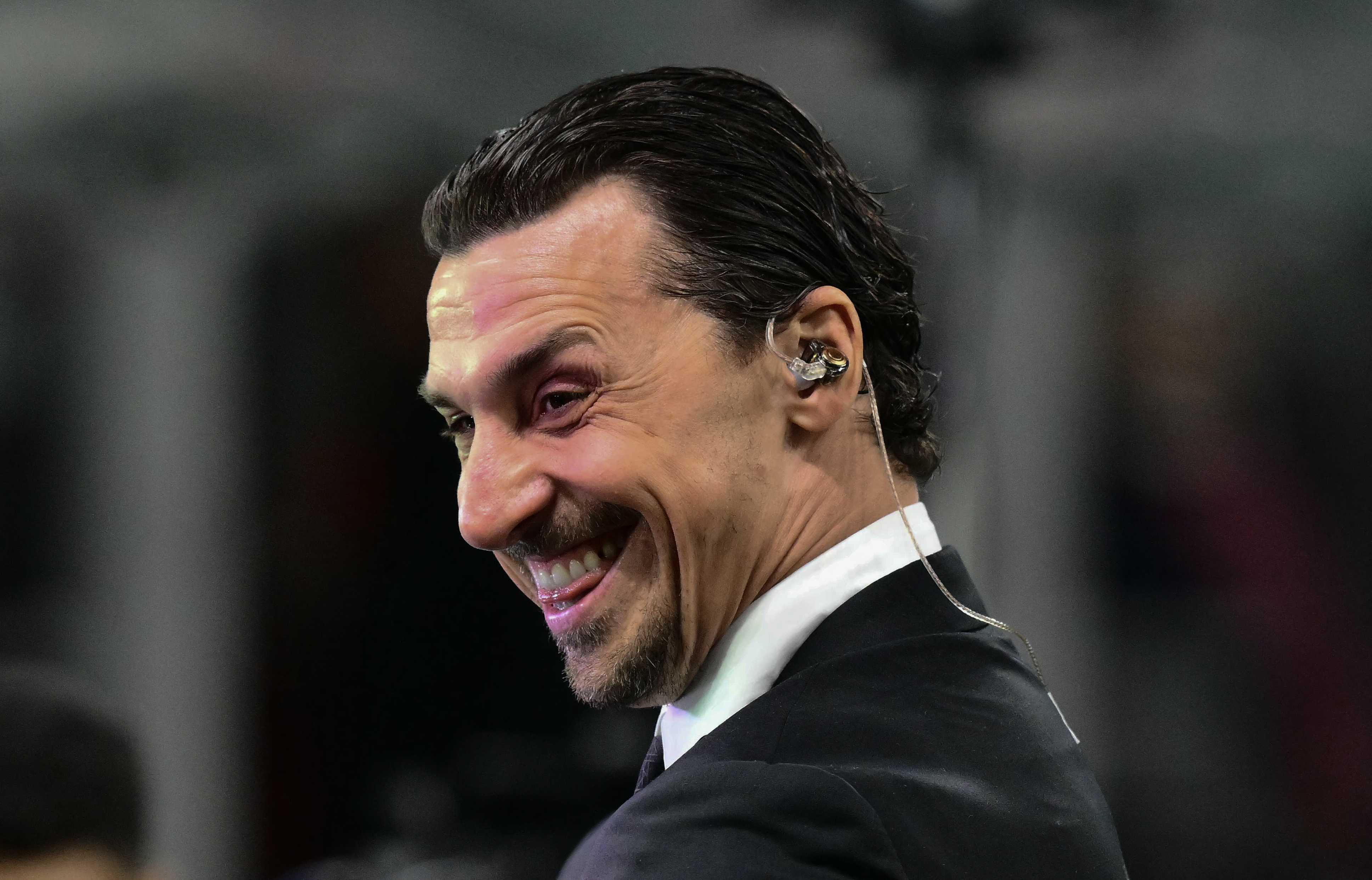 AC Milan's Swedish senior advisor Zlatan Ibrahimovic smiles prior to the Italian Serie A football match between AC Milan and Inter Milan at San Siro stadium in Milan, northern Italy, on March 8, 2026. (Photo by Stefano RELLANDINI / AFP)đ