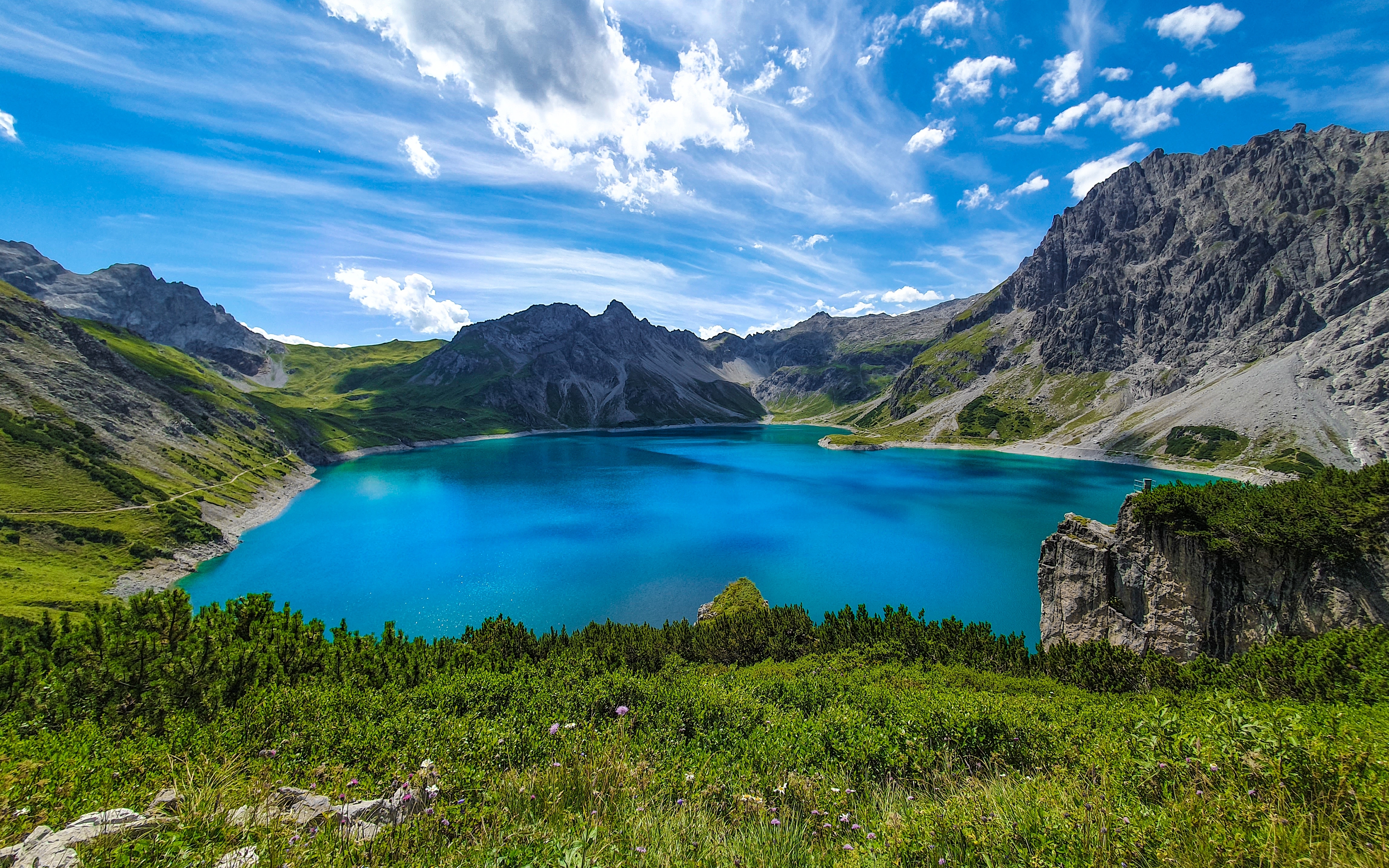 shutterstock_2348665275