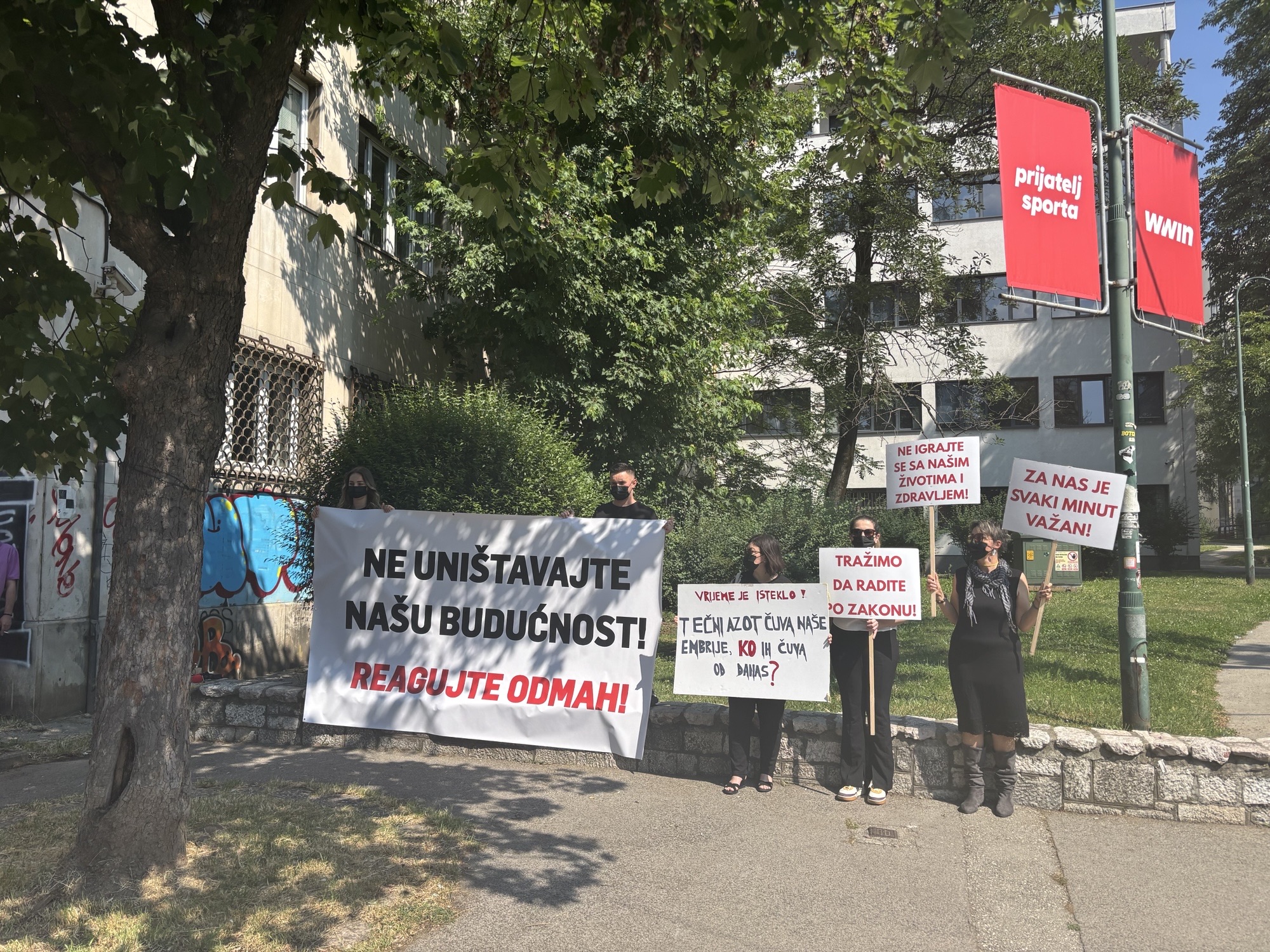 protest pacijenata nort wst medical centre embrioni