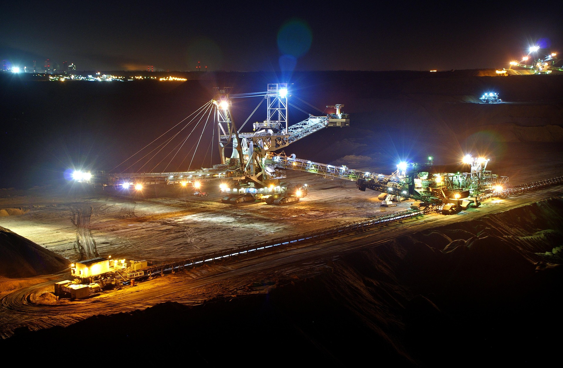 communicationcy-open-pit-mining-920200_1920