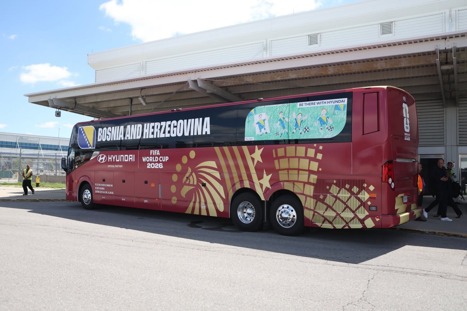 bus zmajevi toronto.jpg