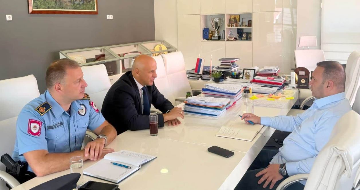 Gradonačelnik Istočnog Sarajeva održao sastanak s direktorom Policije RS Sinišom Kostreševićem i zamjenikom načelnika PU IS Igorom Kušićem