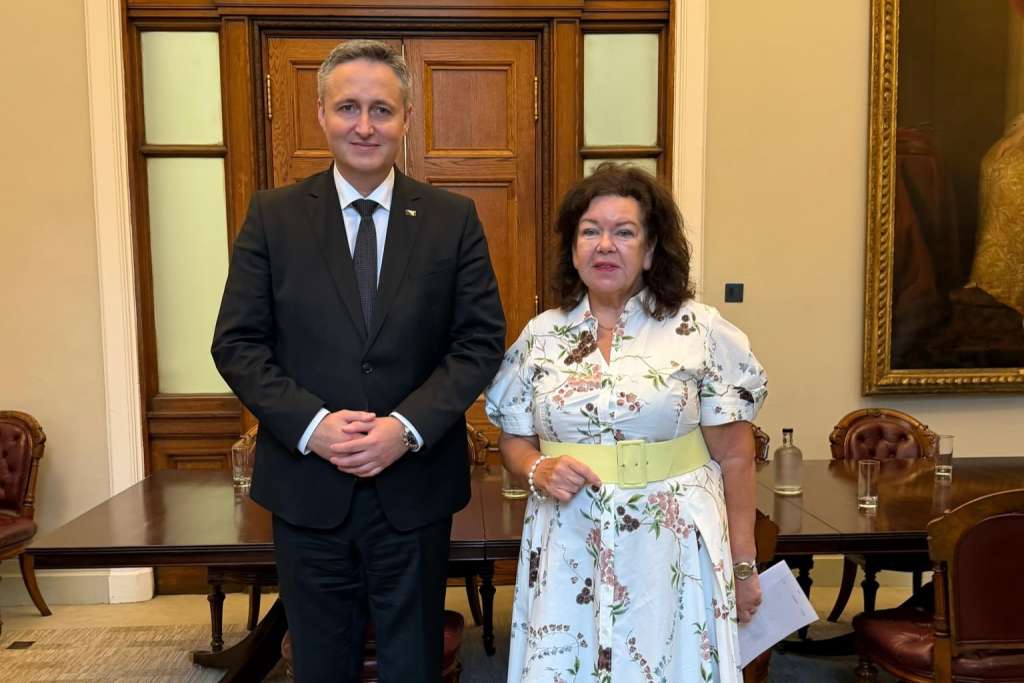 Denis Bećirović, Karen Pierce