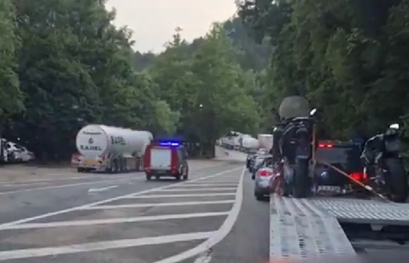 Olujno nevrijeme prouzrokovalo haos u Hercegovini: Kod Jablanice pao stub na cestu, nastale kolone