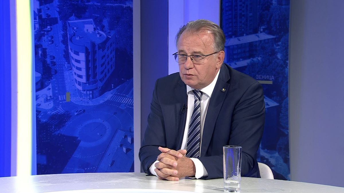Nermin Nikšić je poručio da je Vlada FBiH i dalje spremna otkupiti NŽZ