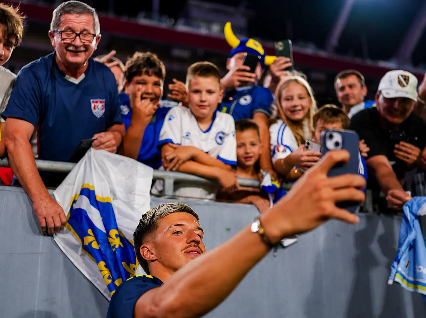 Naših navijača ima svuda: Dok čeka debi za Leeds, Muharemović uživa u pažnji koju mu daju bh. navijači u Americi