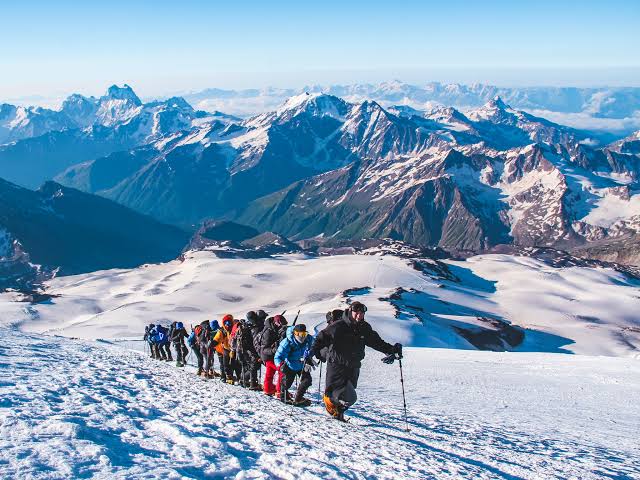 planina elbrus alpinisiti
