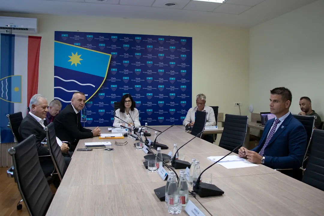 Otkazana sjednica Vlade HNK zbog nedostatka kvoruma: Ministri SDA i SDP-a se nisu pojavili, na dnevnom redu bilo 10 zakona