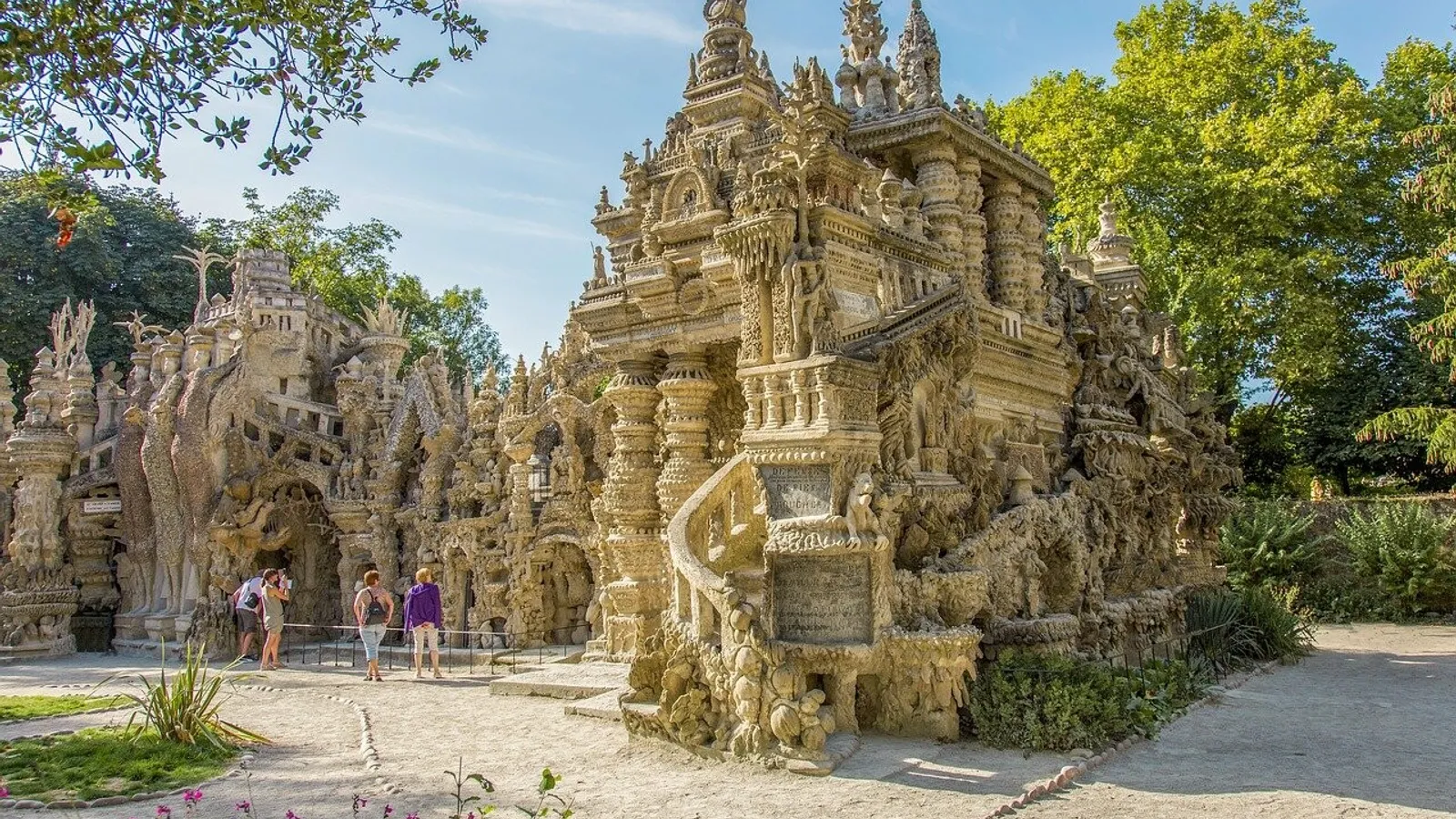 palais-ideal-4073997_1280