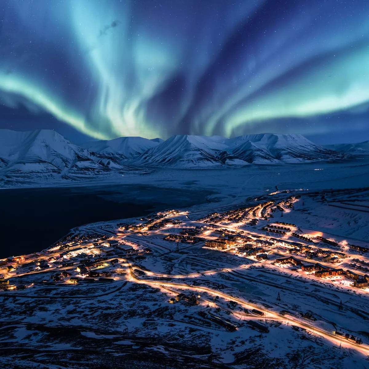 svalbard-longyearbyen-northern-lights