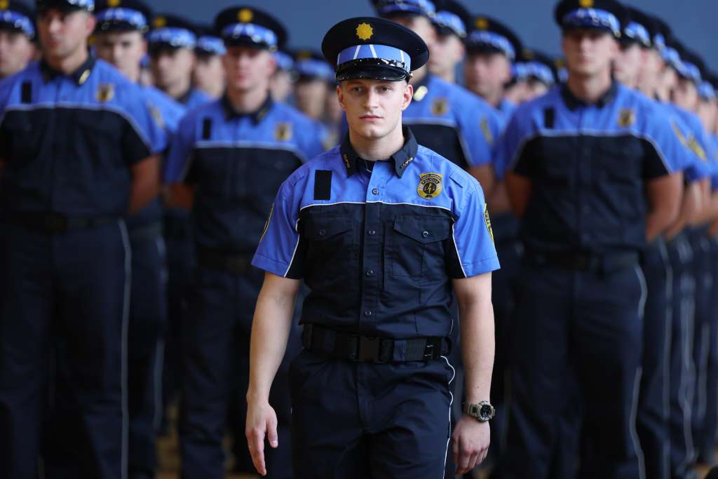 policjaci-l_8ca55e04c2a4cc6834a884763bc3693b