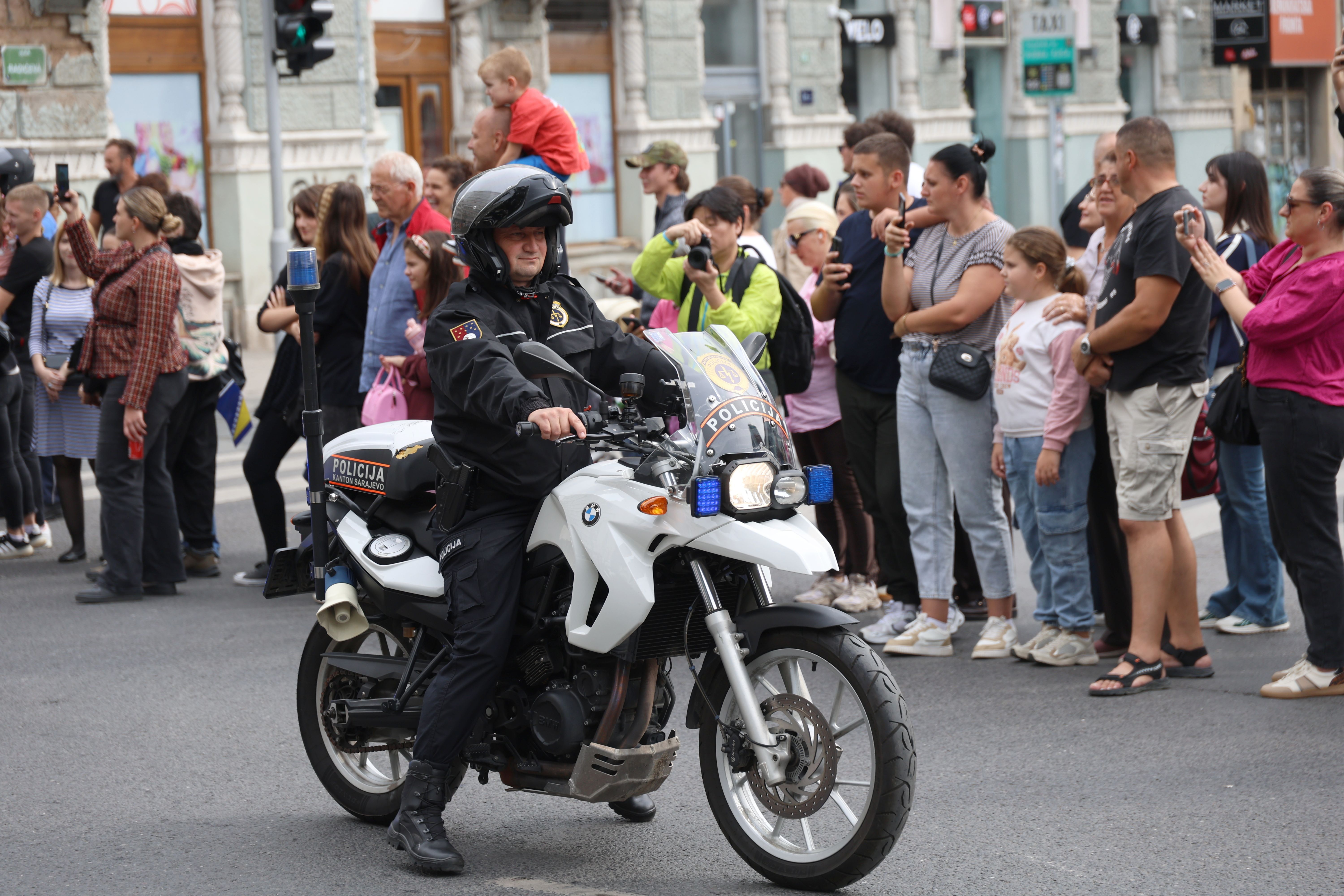policija