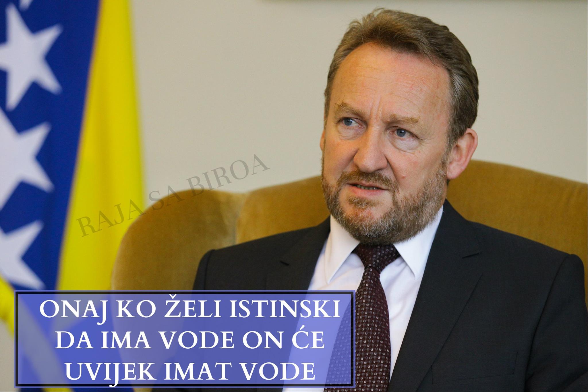 Facebook/Raja sa biroa