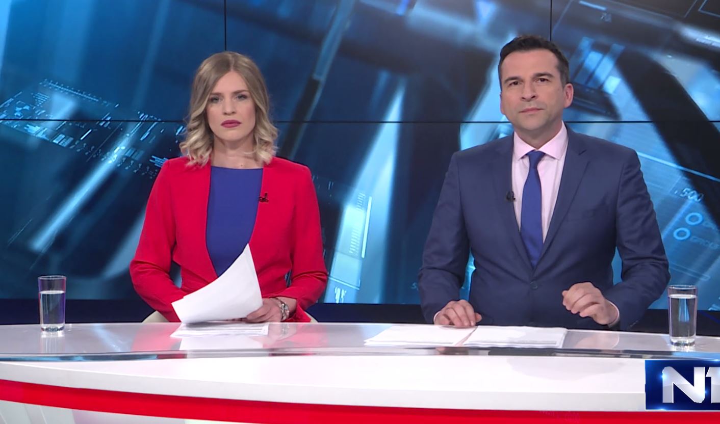 2323