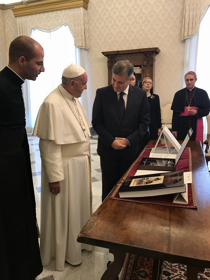 24989336_10213892886372677_881305069_n