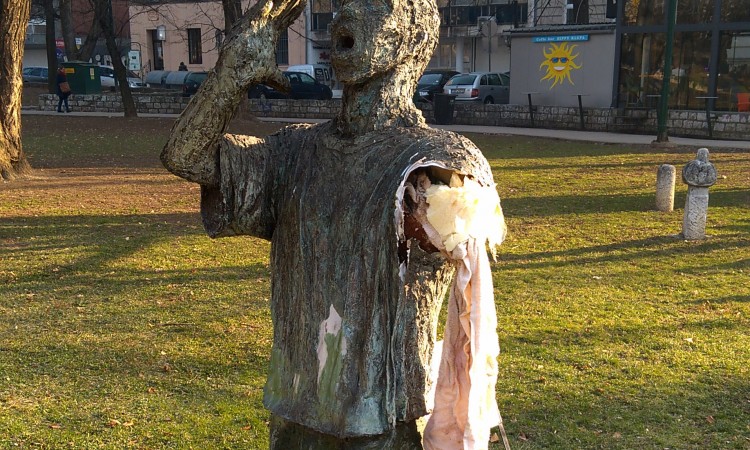 2802_spomenik_srebrenicanima