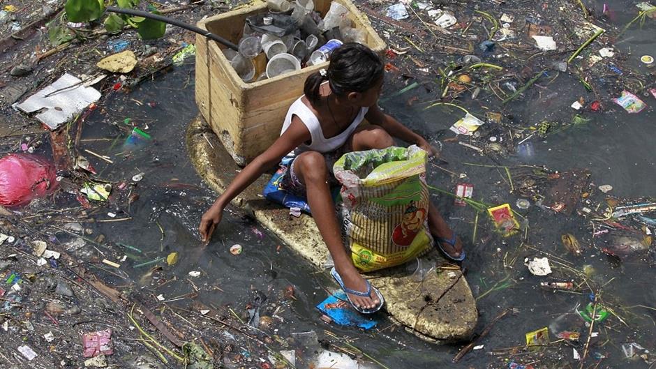 2A29C66B00000578-3148193-Desperate_A_girl_sits_on_a_makeshift_styrofoam_raft_as_she_colle-a-13_1435912665099