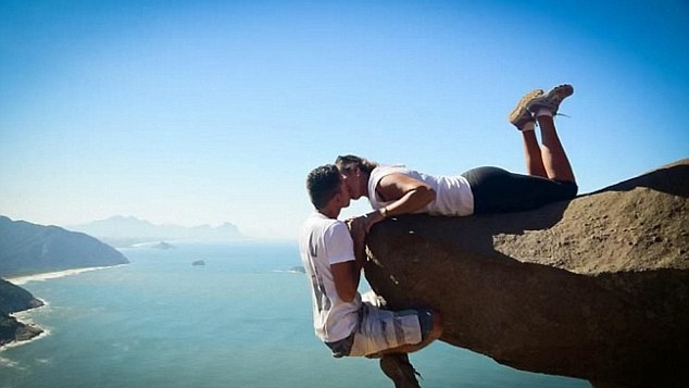 2F6D67EE00000578-0-image-a-8_1450296118638