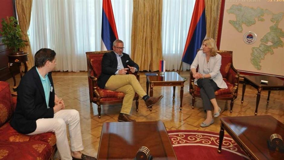 34667201_1978467762227657_1966879749217189888_n