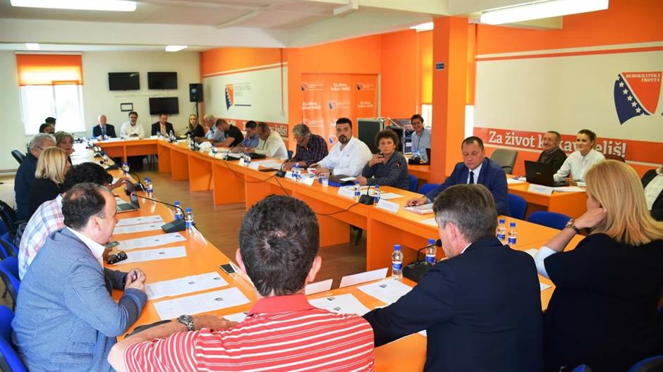 35123869_2049711281768088_1836939310427799552_o