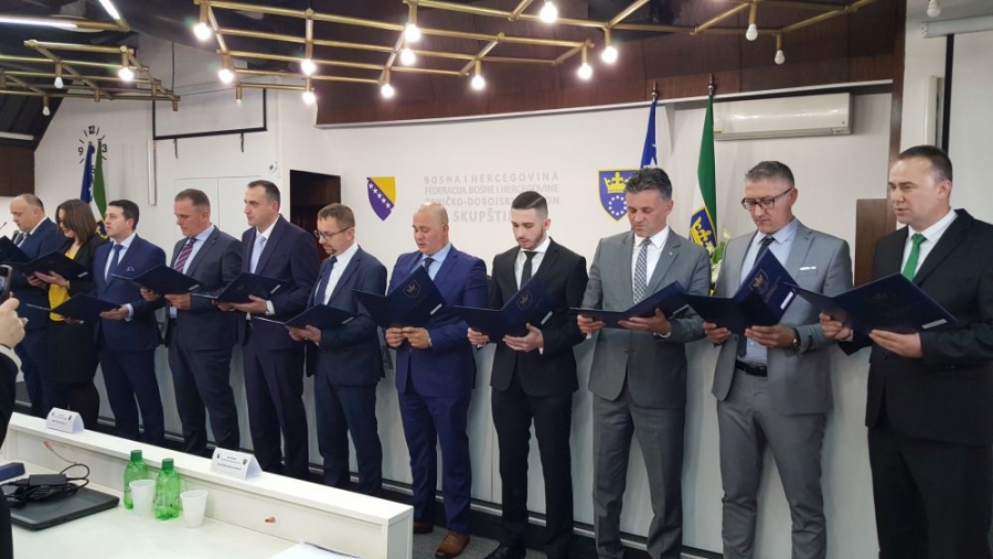 364fecf88c2540280e5b8196d2bac4e3_XL