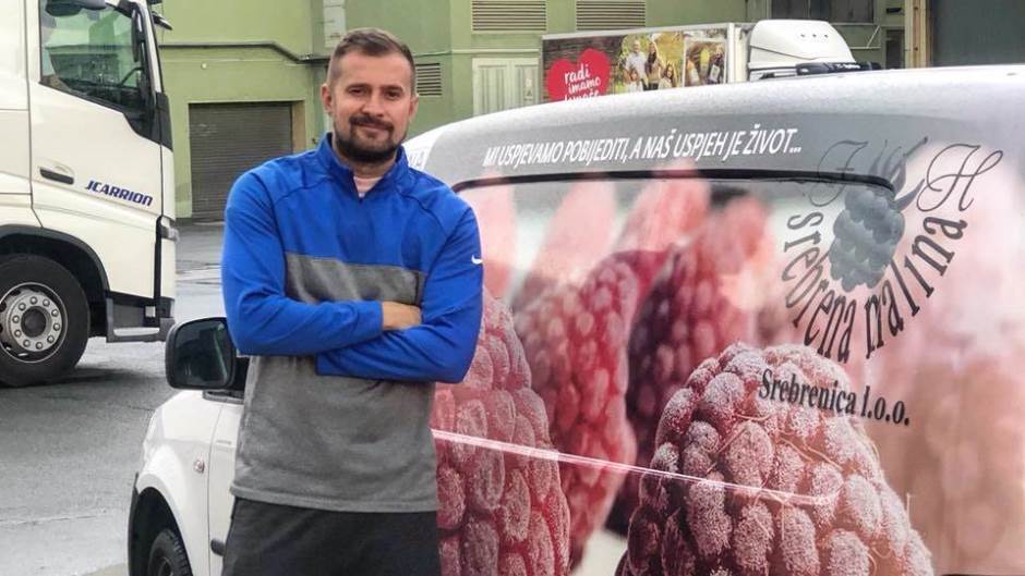 37223542_813095398885165_7044171777655701504_n