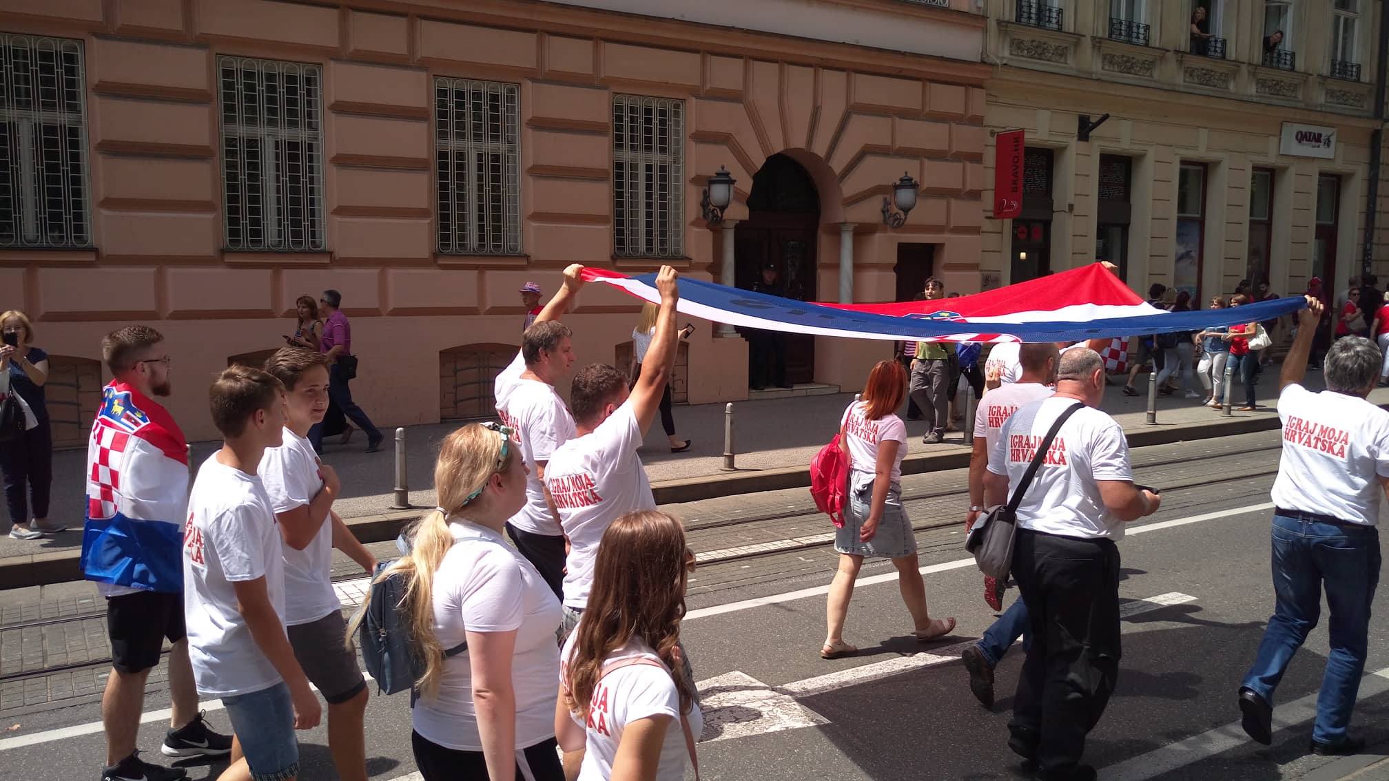 37324692_2470493129631149_1656436991916507136_n