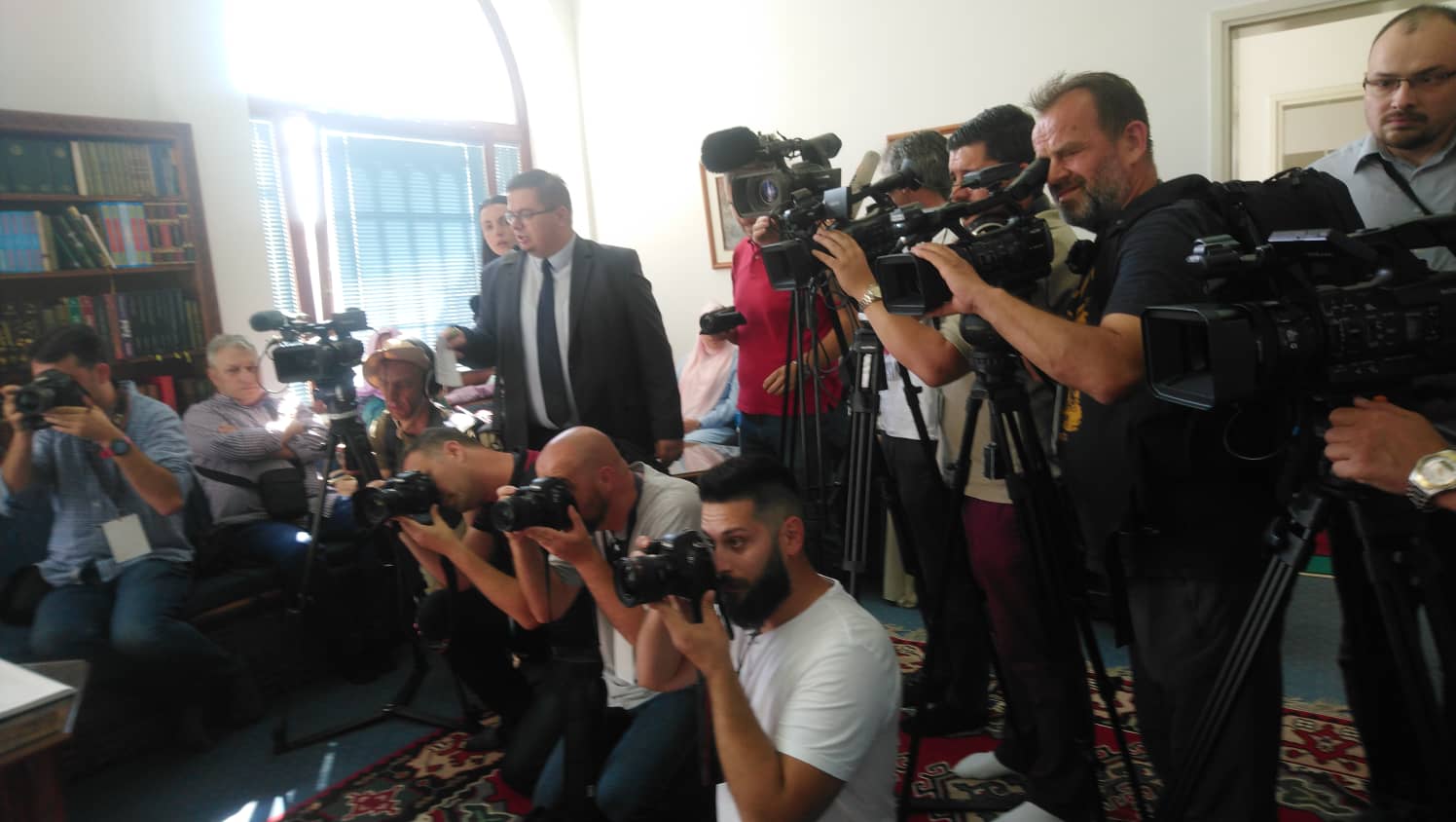 37340114_2206442696254448_2388097929354149888_n