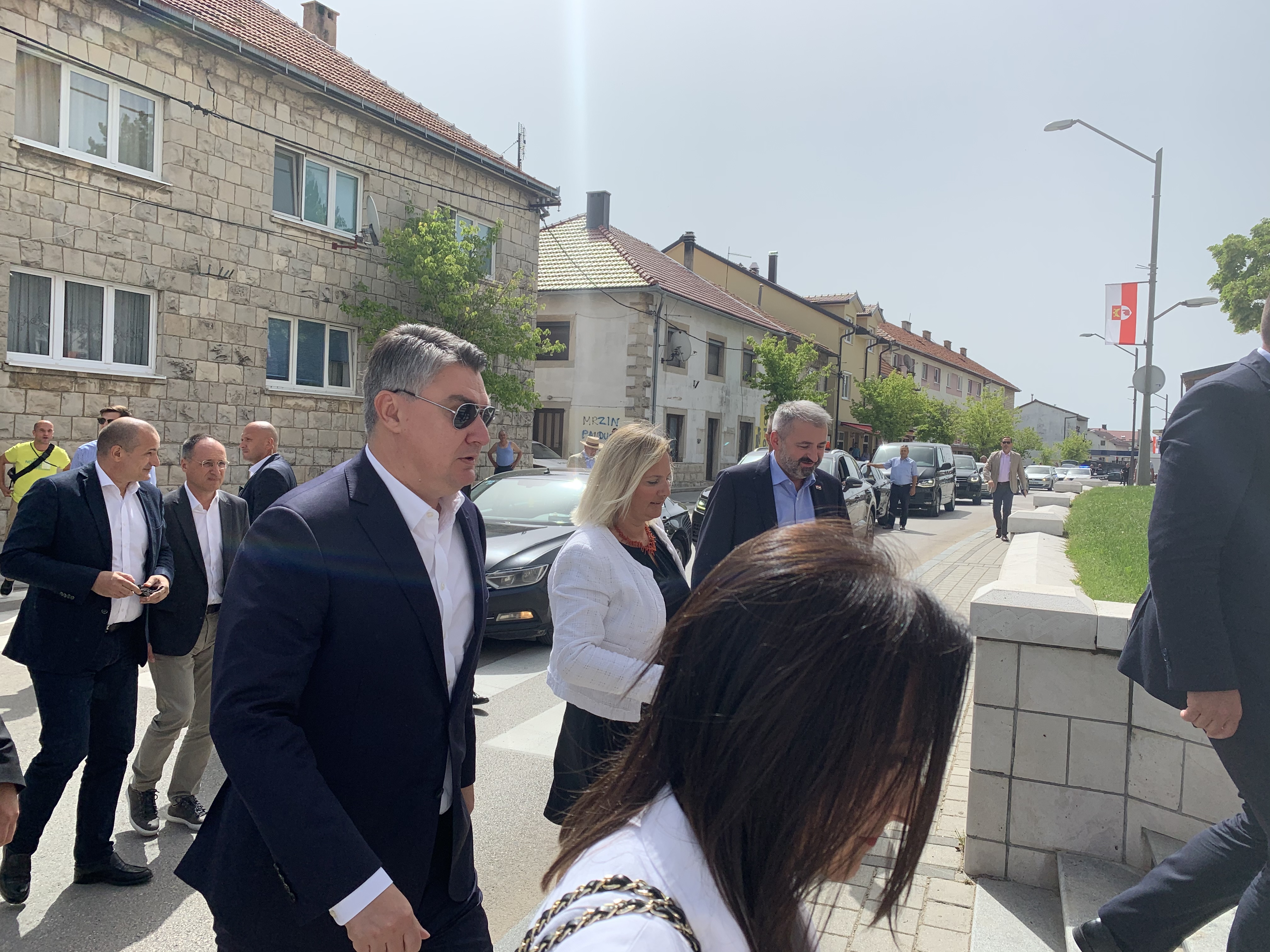 3832D877-5A86-40AA-81B2-6B9ABEC4EF7B