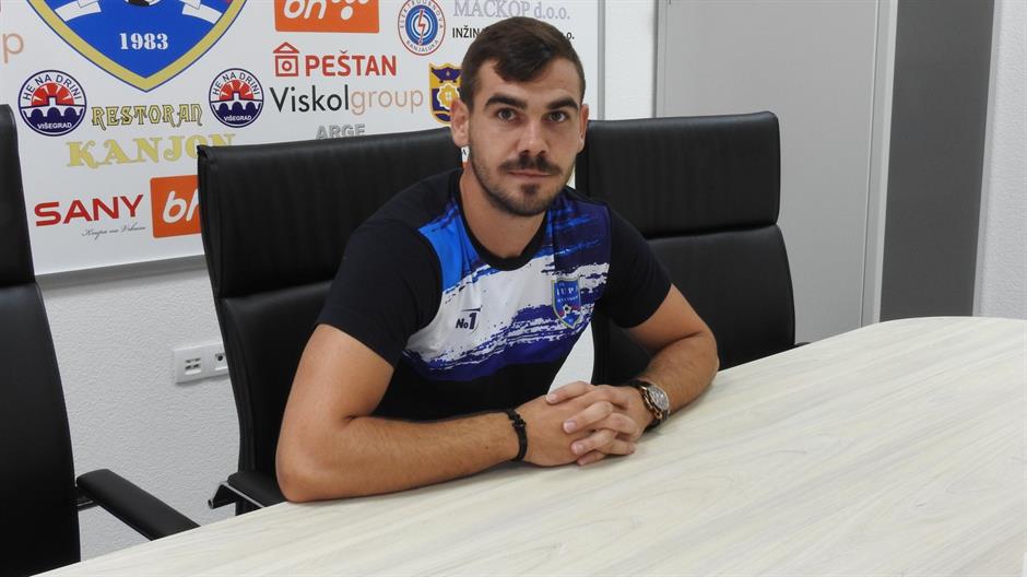 38403320_2185532451474457_94021352415035392_o