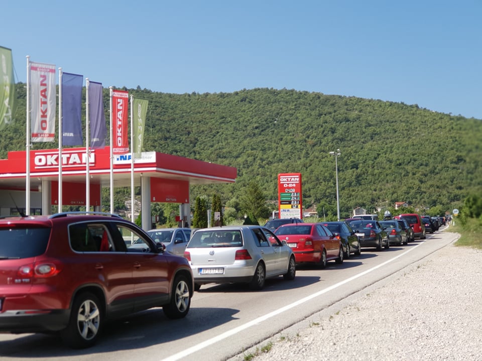 38454139_218373555539256_6675587777486127104_n