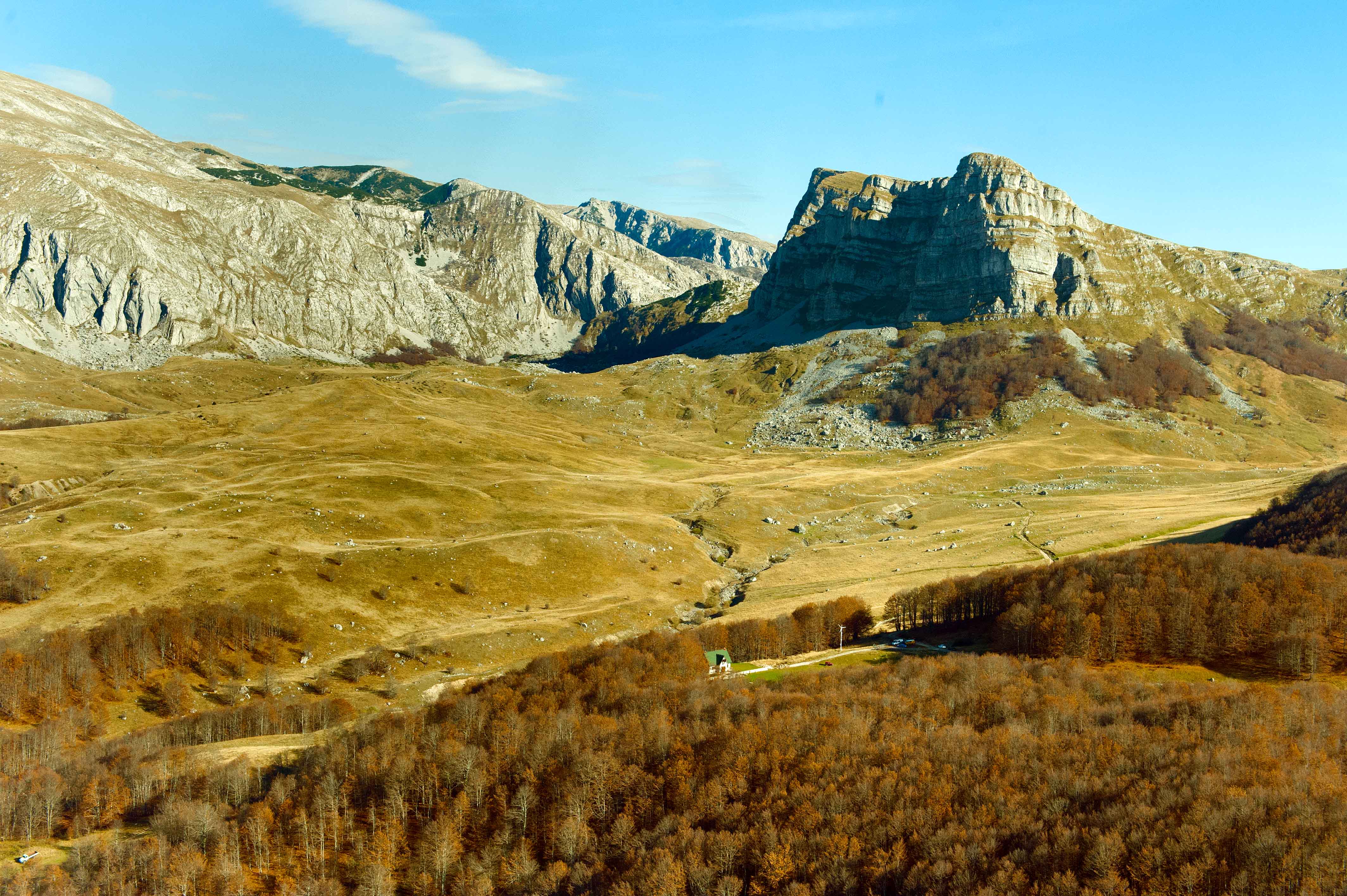 4. Planinarski dom kod Čemernog na samoj je granici sa Crnom Gorom