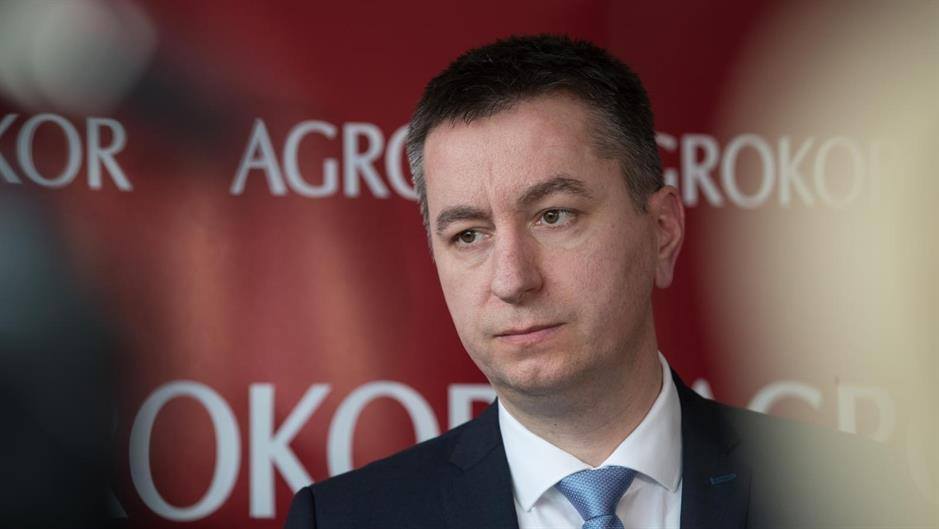 40265978_160558731485756_4039982466390294528_n