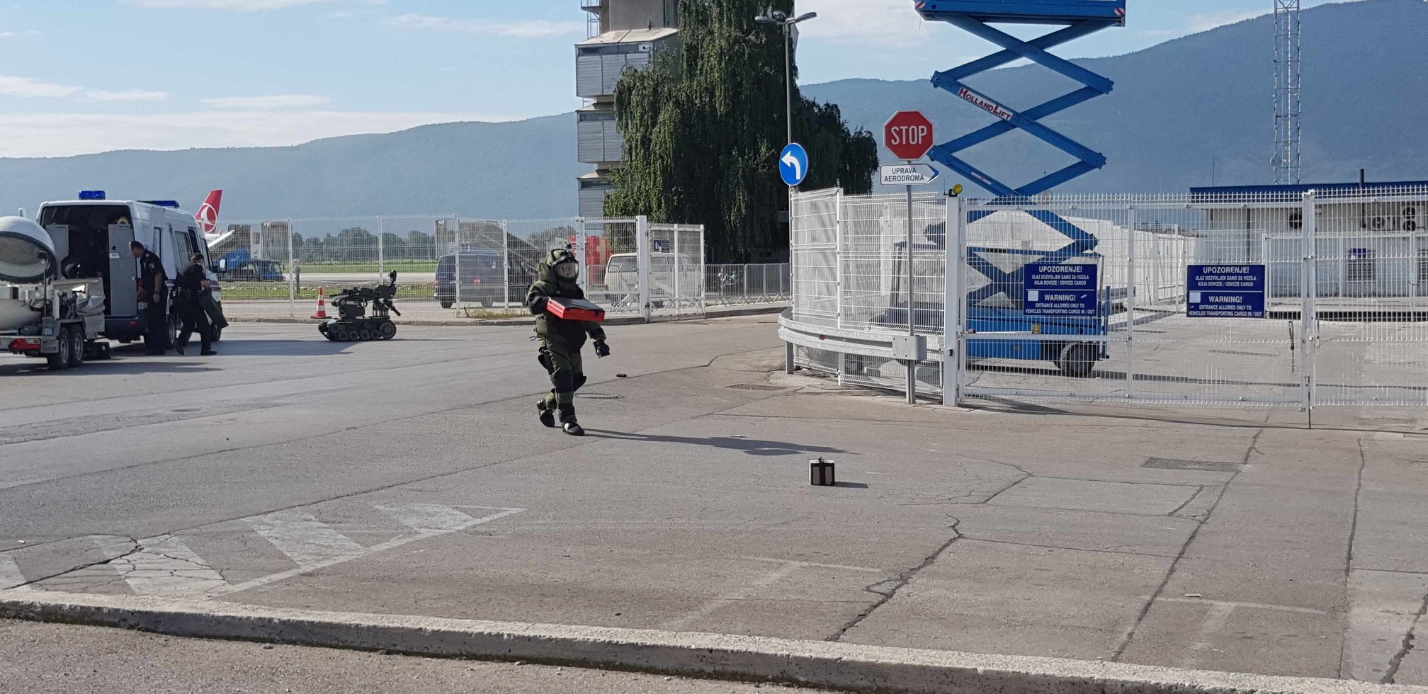 40684770_1384124248384405_8580859850089562112_o