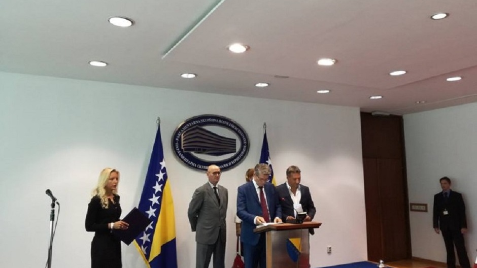 40764705_2172494519492145_7670486526056202240_n