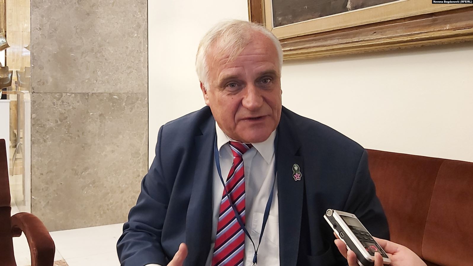 42002B68-3507-4A78-BB1D-48A56356B647_w1597_n_r1_st