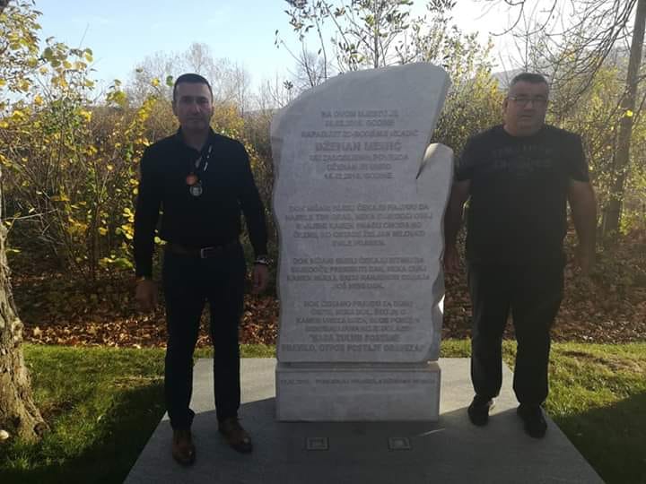 45050162_1903156566458895_9134816597259583488_n