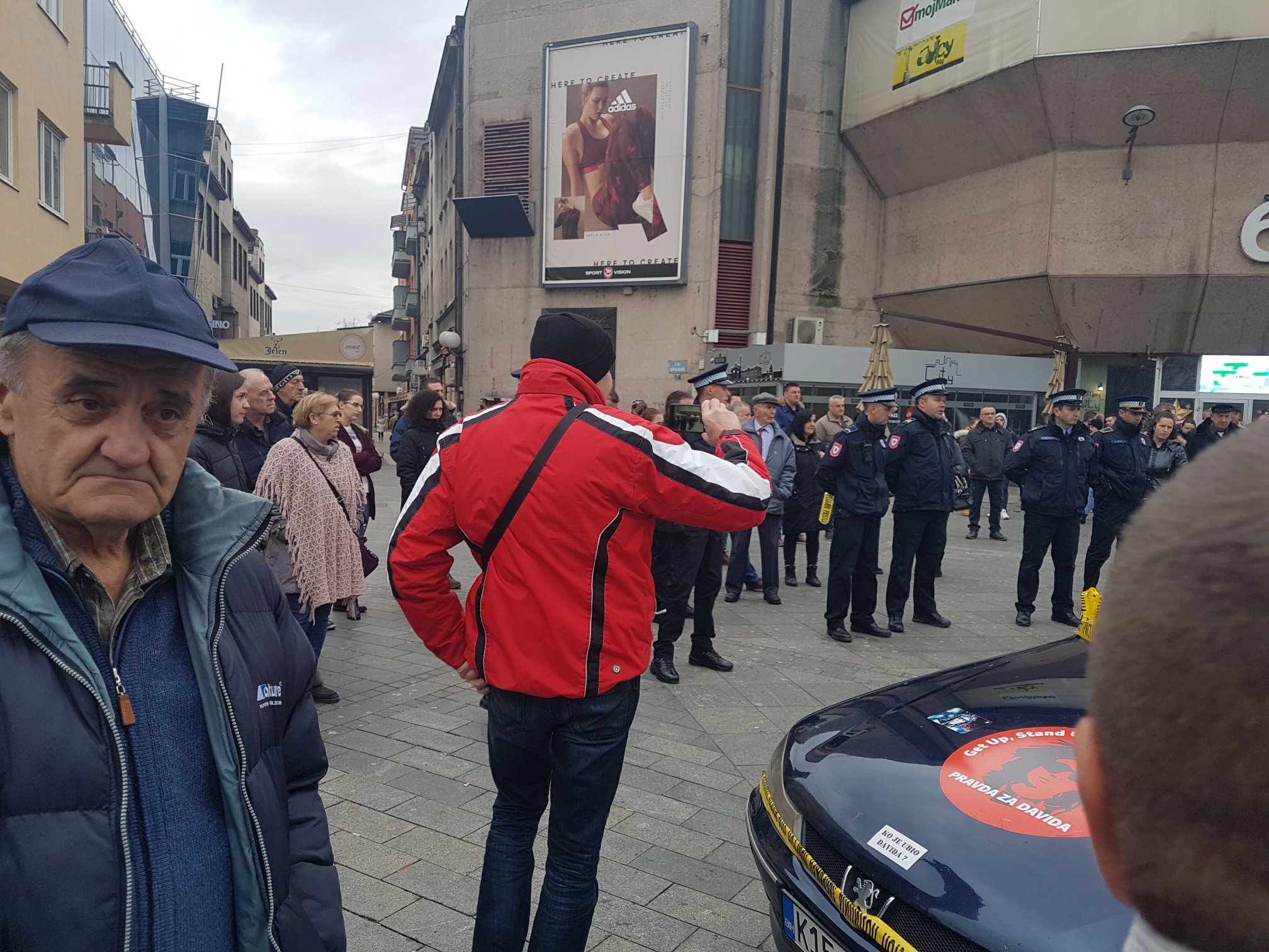 49343094_748462915535166_1487962905411321856_o