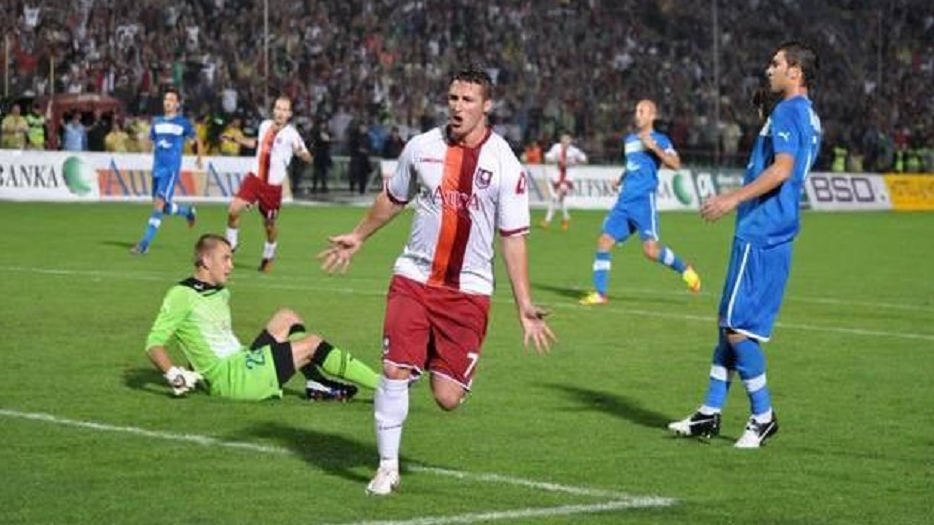 530013_481272971884106_370106041_n