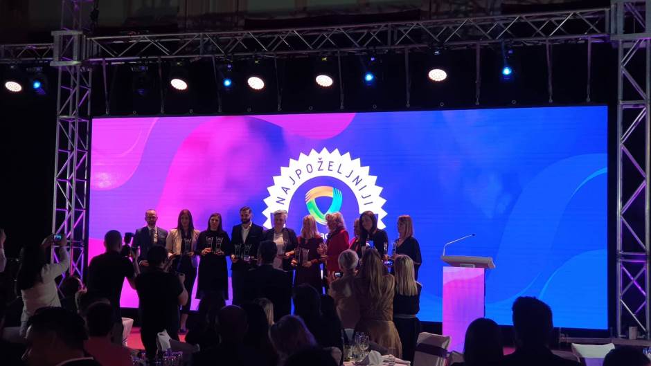 58373679_719359855125479_4885947992701403136_n