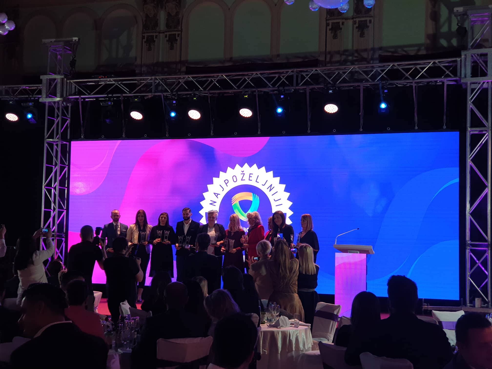 58373679_719359855125479_4885947992701403136_n