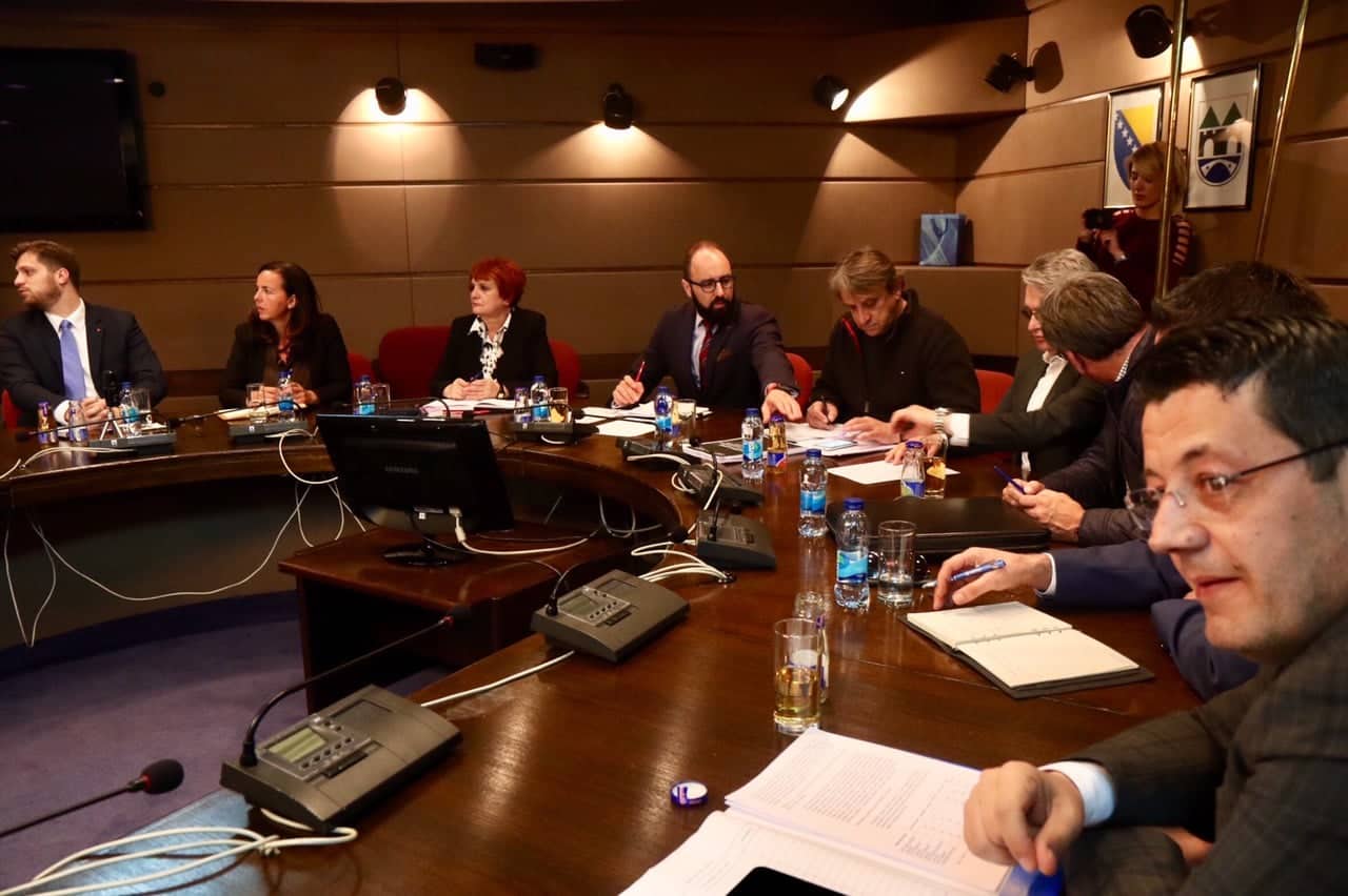 58377933_2140038109621159_280291068975513600_n