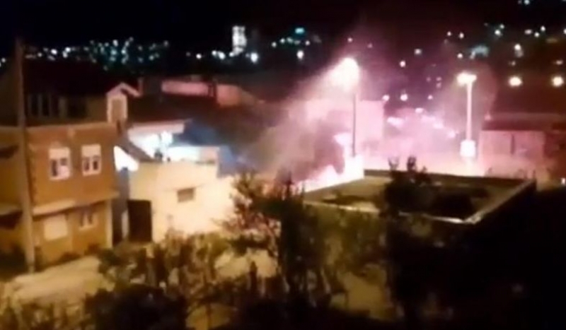 Huligani sinoć divljali u Mostaru, sukobili se sa građanima