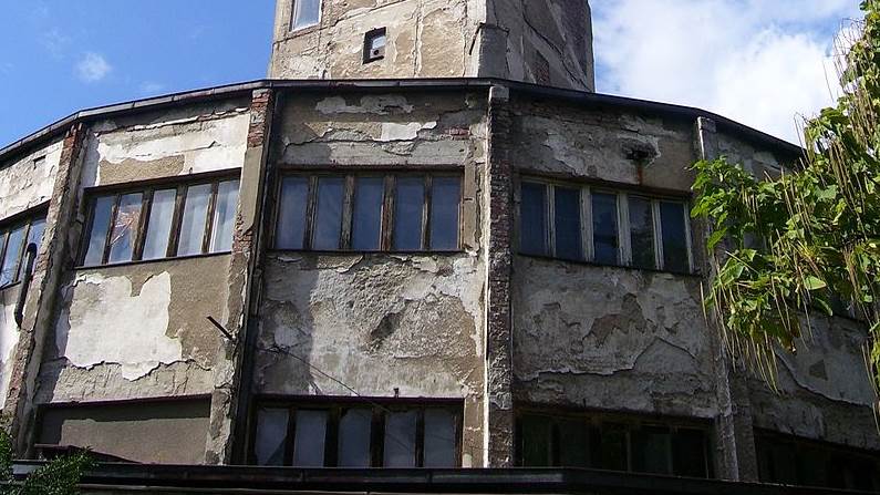 800px-Belgrade_Old_fairground_central_tower