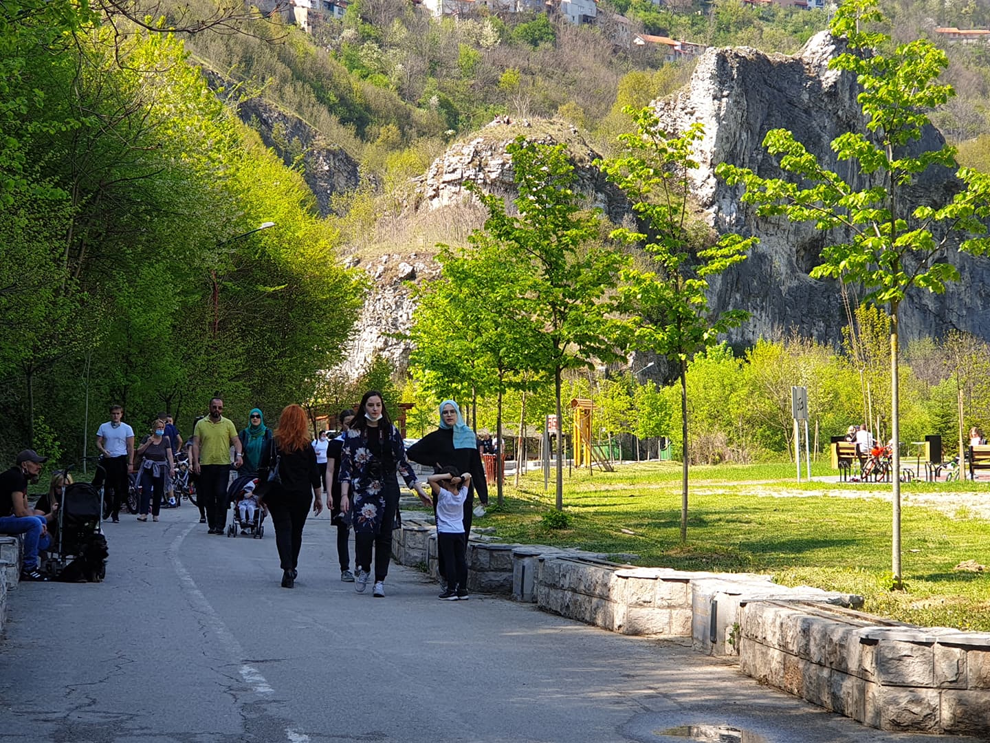 94882759_637967656757765_1739932423166099456_n