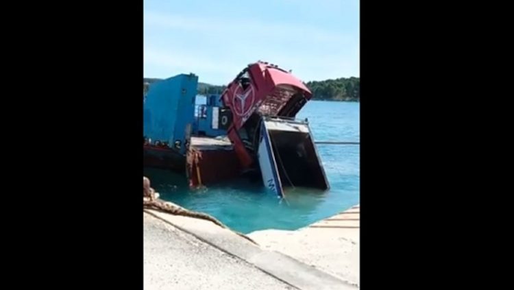 Dalmacija-danas-kamion-u-moru-750x423