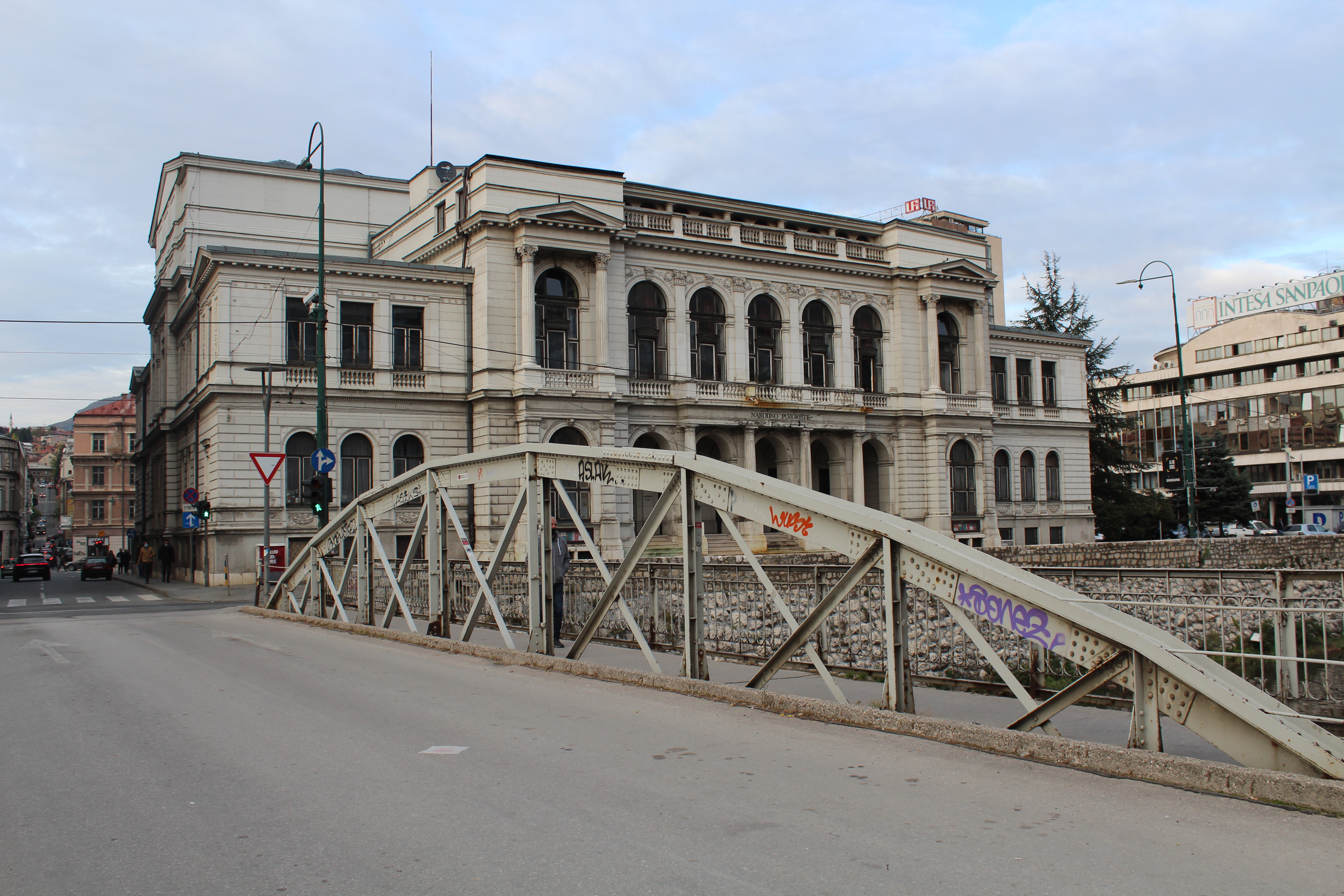 Narodno pozoriste sa ledja 1