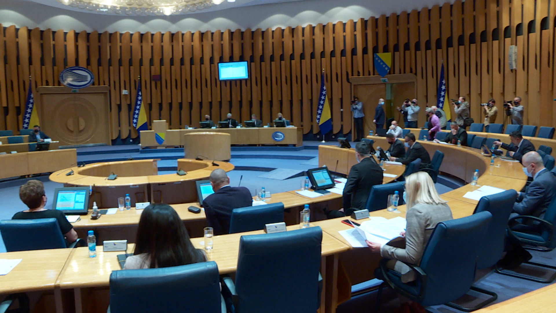 SA-DOM NARODA 2704 PKG-ADS(20210427-174603332).mxf.00_03_17_13.Still001